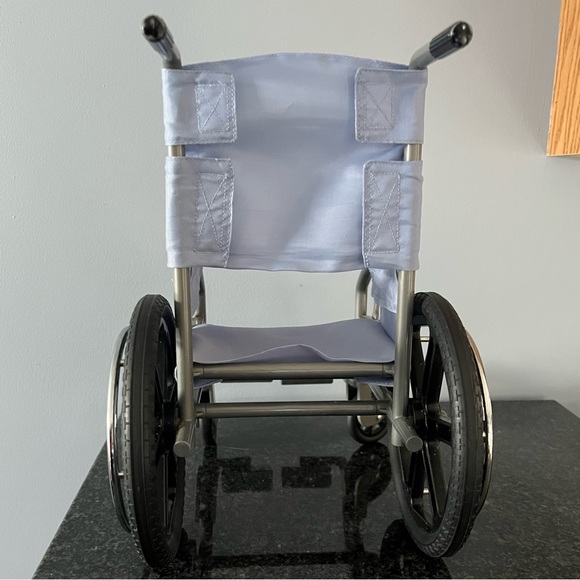 American Girl doll wheelchair with casts and crutches - Picture 4 of 8